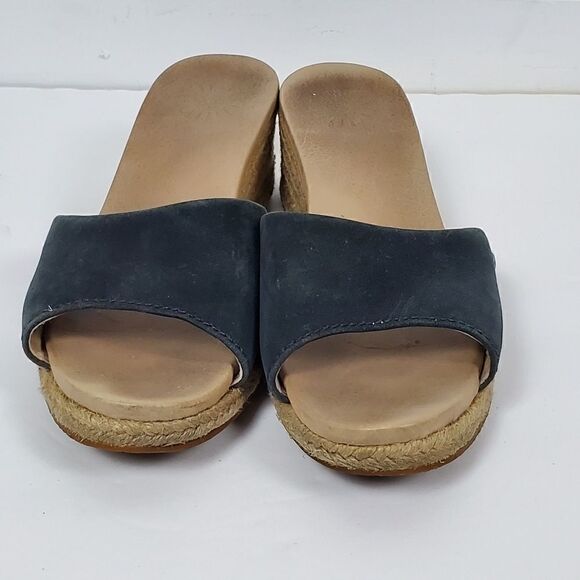 UGG Women's Wedges Slipon size 6.5 - Picture 2 of 7